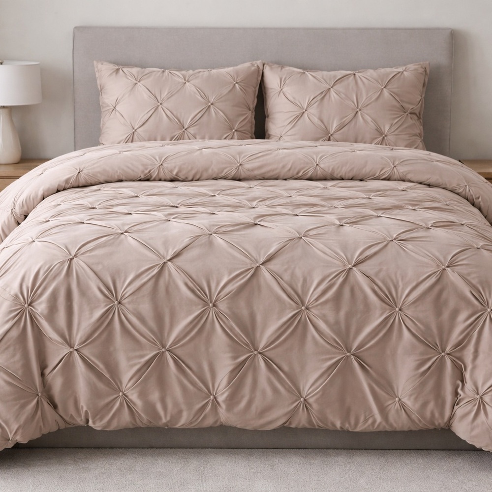 Tahari light gold queen size duvet and 2 standard pillowcases